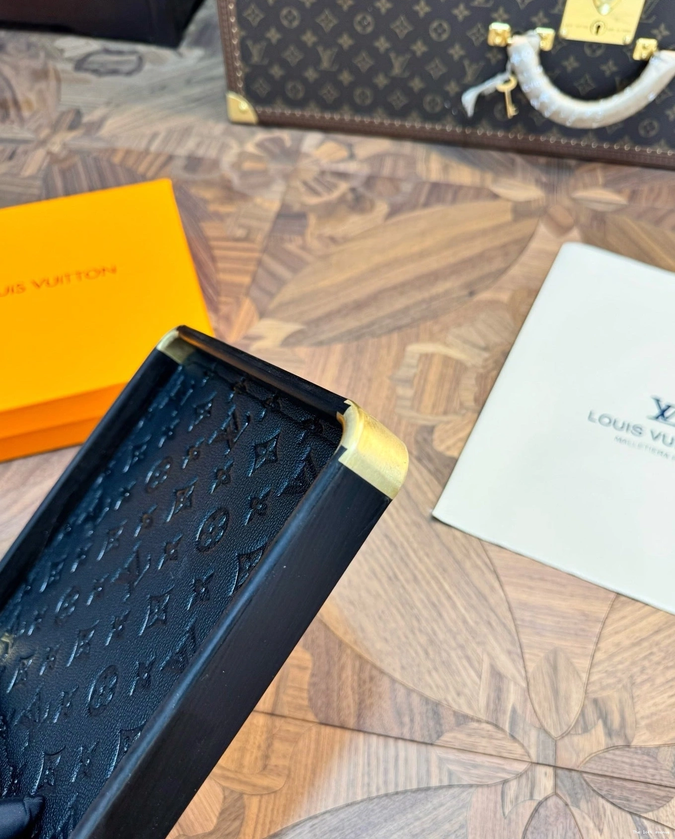 SQUARE SERVING LV TRAY CUSTOM 0727
